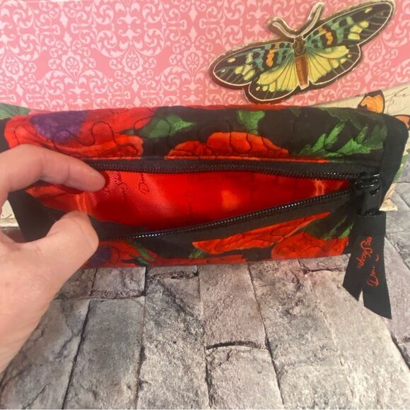 Donna Sharp Red Poppy Wristlet Quilted Wallet Vibrant Floral Red Black Print - Picture 9 of 10